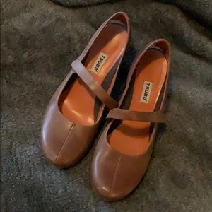 EUC Tsubo leather heels Ladies size 10/41